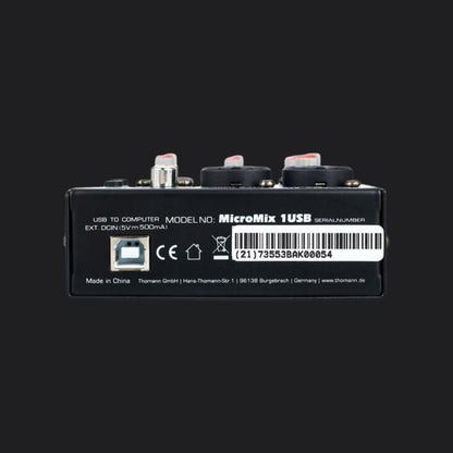 Achterzijde van het MicroMix 1 USB mengpaneel met USB-aansluiting.