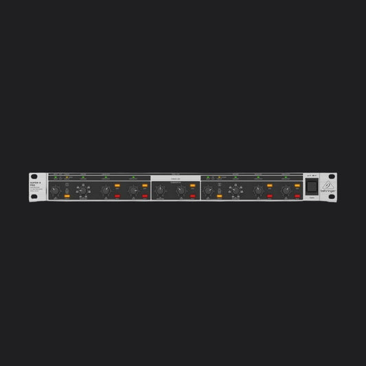 Voorzijde van de Behringer CX2310 V2 Pro Super-X crossover met draaiknoppen, indicatielampjes en aan-uitschakelaar.
