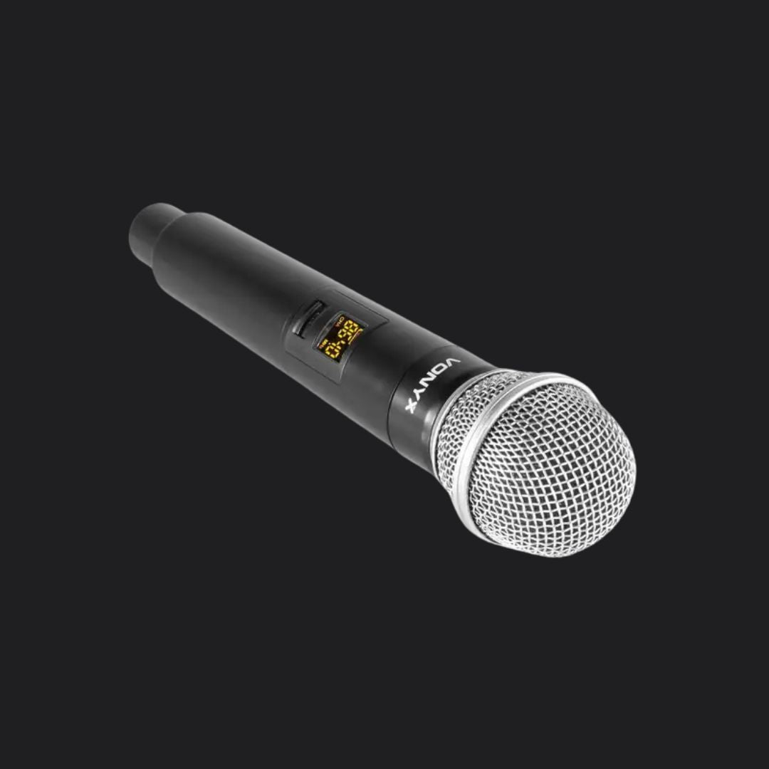 Zwarte draadloze microfoon met digitaal display voor karaoke, speeches en presentaties.