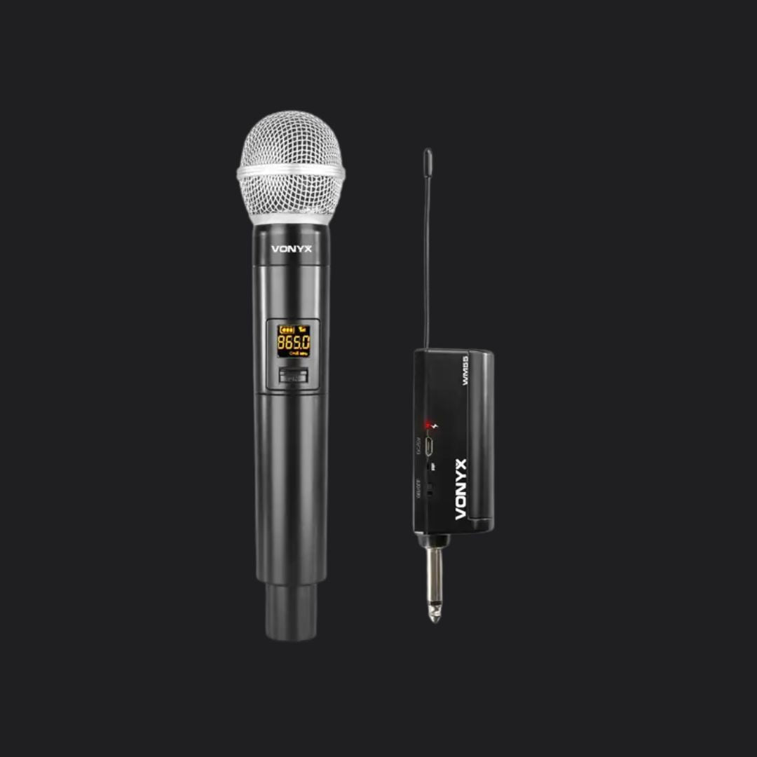 Zwarte draadloze microfoon met compacte ontvanger voor karaoke, speeches en presentaties.