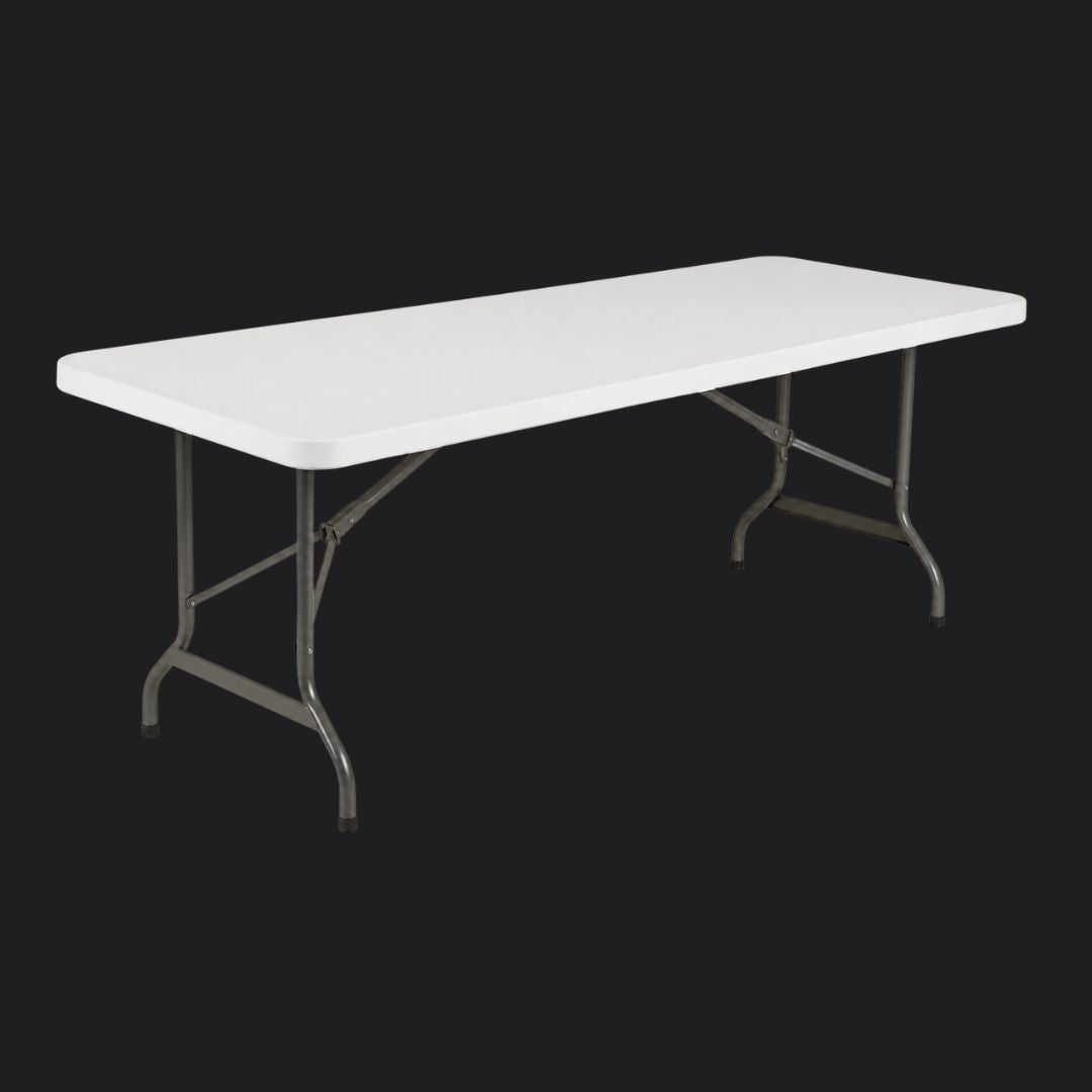 Witte kunststof klaptafel met inklapbaar metalen onderstel.