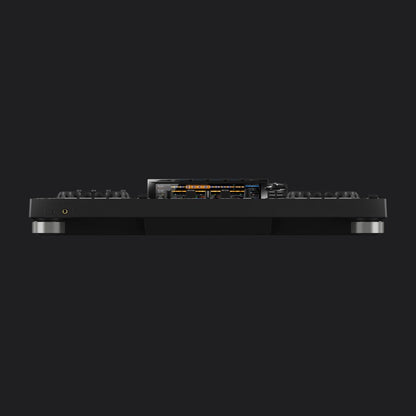 Laag achteraanzicht van de Pioneer XDJ-RX3 met zicht op de aansluitingen.