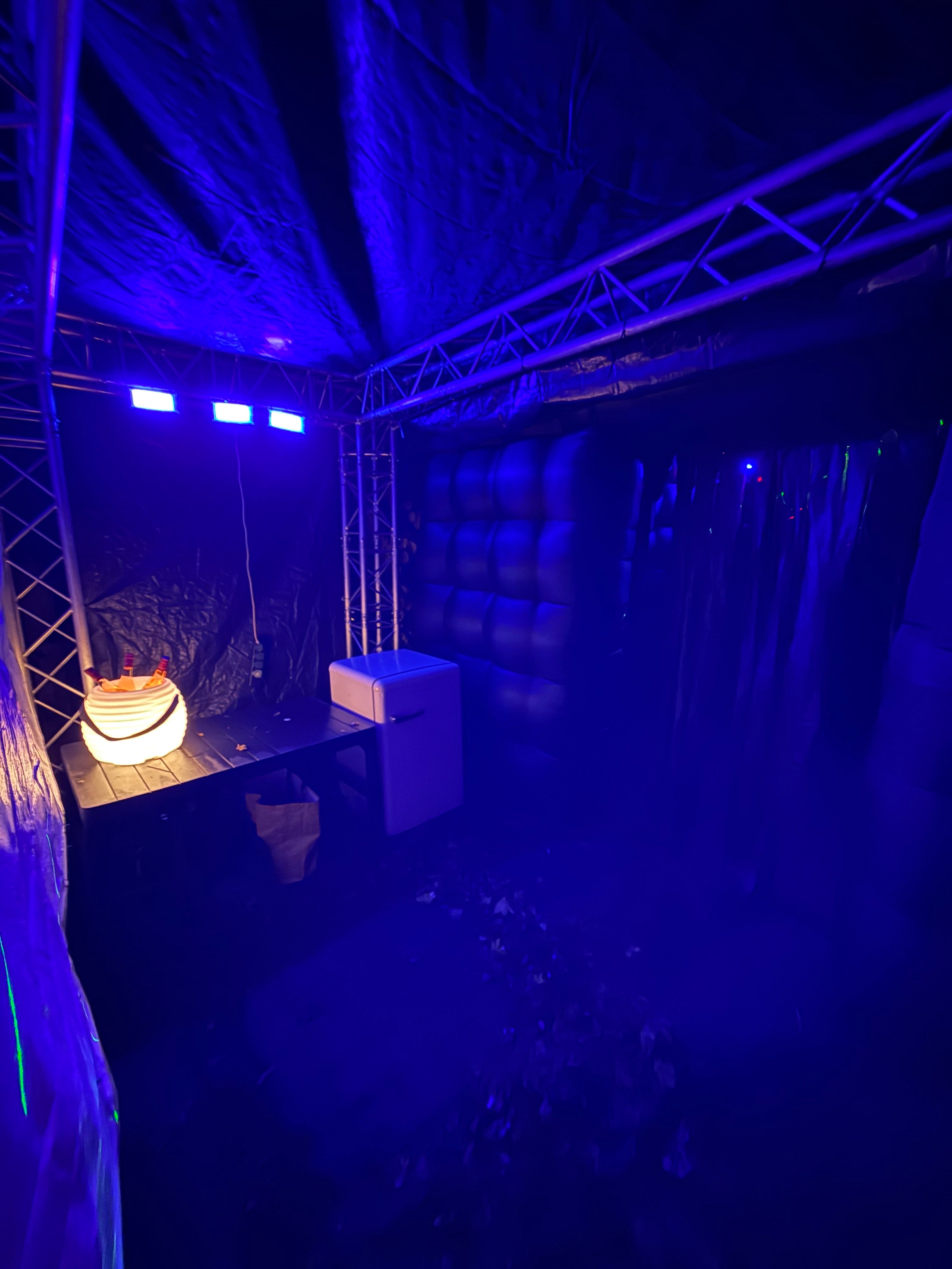 Verlichting en sfeer in een Truss voor tent voor een opblaasbare tent van Qpparty