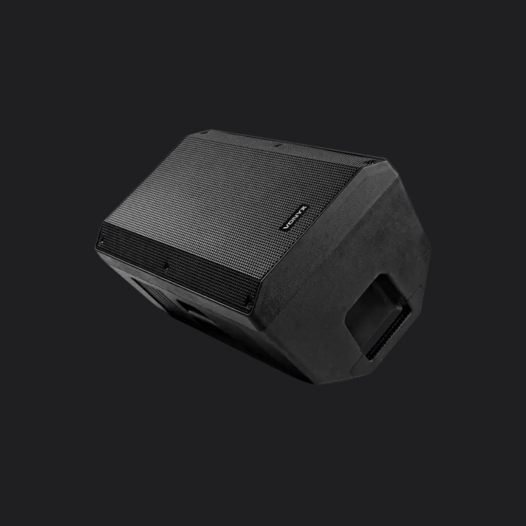 Zwarte 1000 w speaker in monitoropstelling, schuin omhoog gericht.